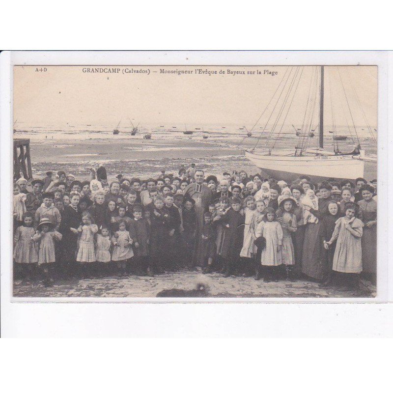 GRANDCAMP: monseigneur l'evêque de bayeux sur la plage - très bon état