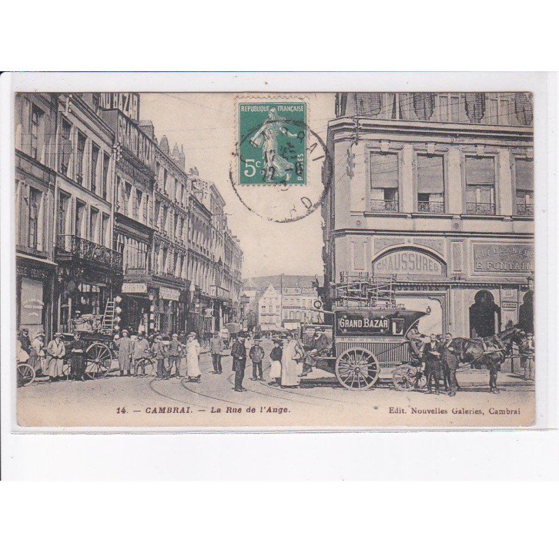 CAMBRAI: la rue de l'auge, grand bazar, attelage - état