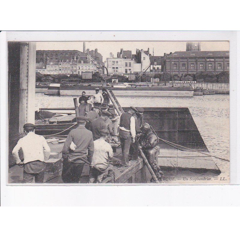 DUNKERQUE: un scaphandrier - très bon état