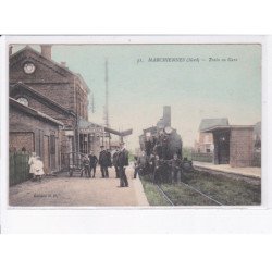 MARCHIENNES: train en gare - très bon état