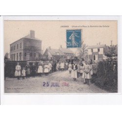 AVESNES: l'école et la place, la récréation des enfants - très bon état