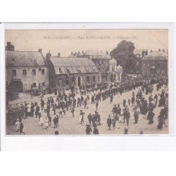 CAUDRY: place de l'hôtel-de-ville, procession 1915 - très bon état