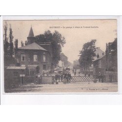 HAUTMONT: le passage à niveau et l'avenue gambetta - très bon état