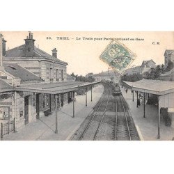 TRIEL - Le Train pour Paris arrivant en Gare - très bon état