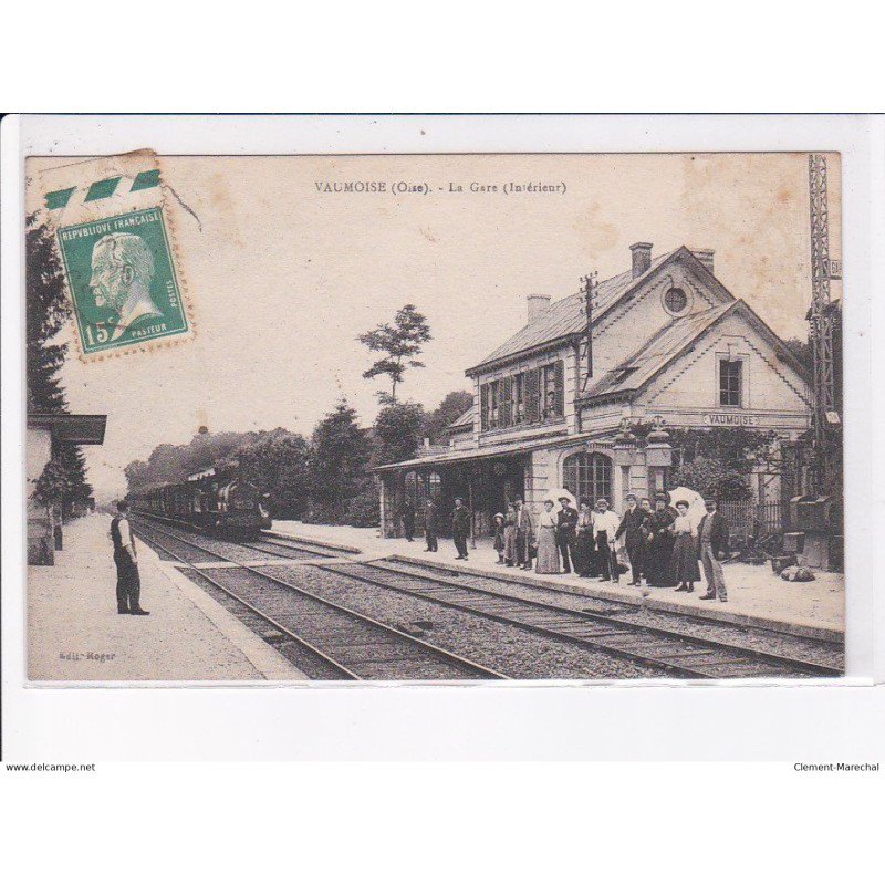 VAUMOISE: la gare (intérieur), train - état