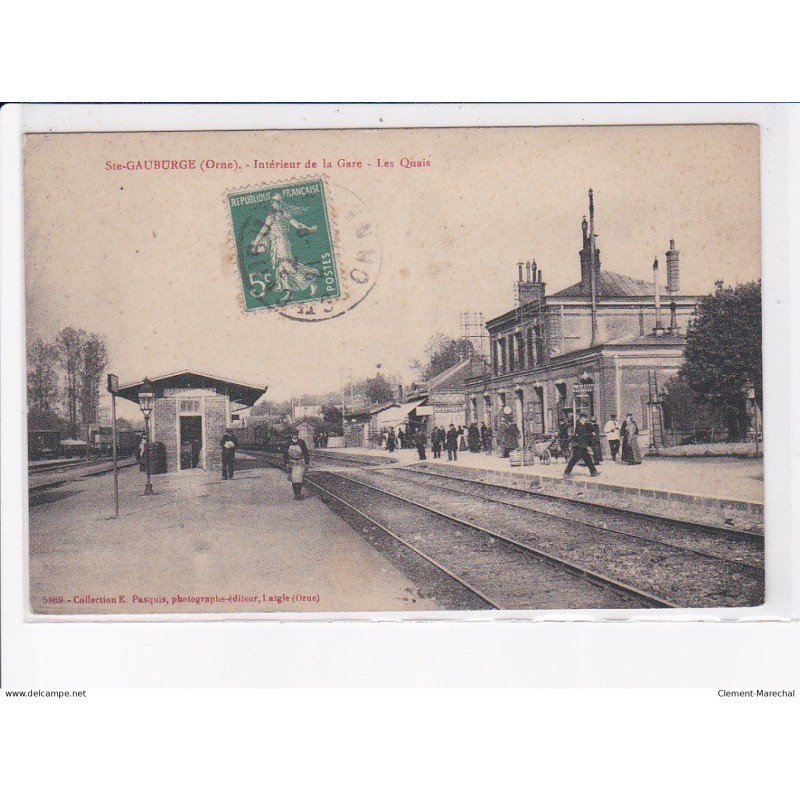 SAINT-GAUBURGE: intérieur de la gare, les quais - très bon état