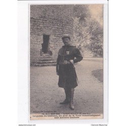 HARDELOT: le garde du château, au pied de la tour commuoniquant aux anciens cachots - très bon état