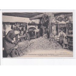 FOUGEROLLES: distilleries Lemercier frères, fondée en 1808, la tonnellerie - très bon état