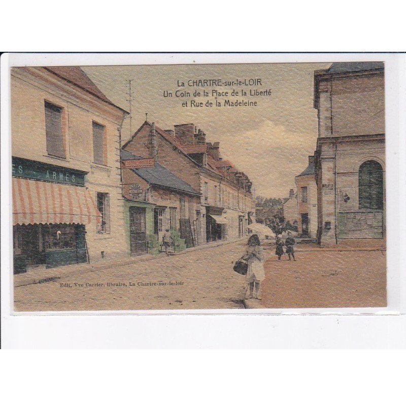 LA CHARTRE-sur-le-LOIR: un coin de la place de la liberté et rue de la madeleine - très bon état