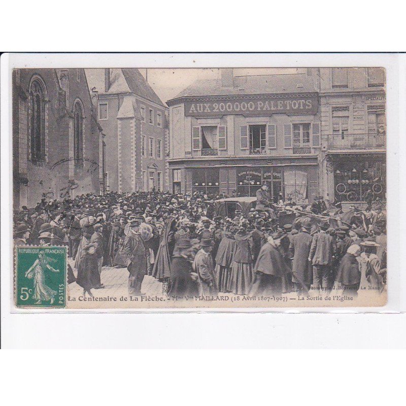 LA FLECHE: la centenaire Mme Maillard, la sortie de l'église, attelage, aux 200 000 paletots - très bon état