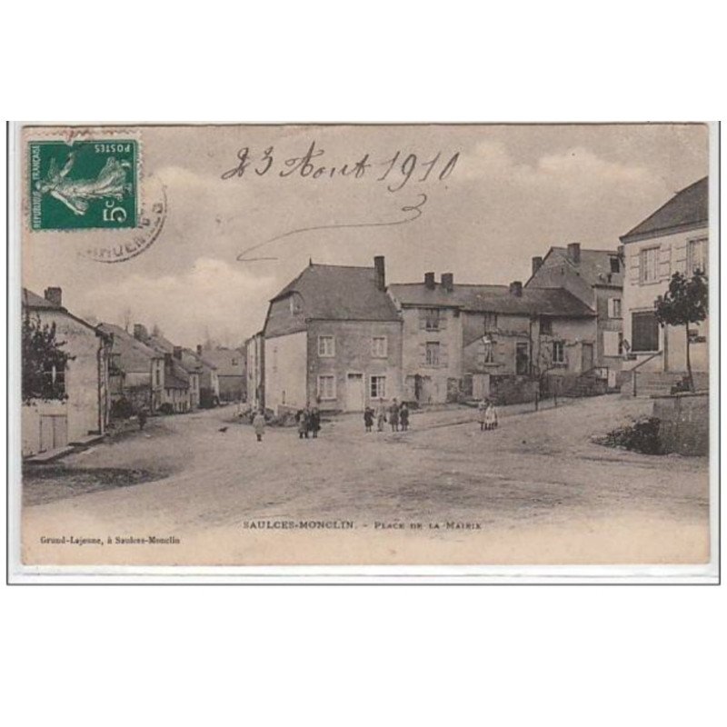 SAULCES-MONCLIN : la place de la mairie - état