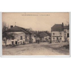 SAULCES-MONCLIN : la place de la mairie - très bon état