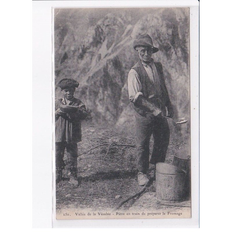 ALPES MARITIMES: vallée de la vésubie, pâtre en train de préparer le fromage - très bon état