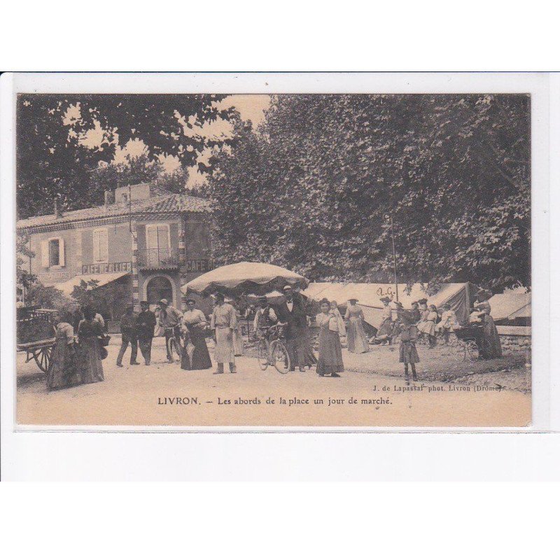 LIVRON: les abords de la place un jour de marché - très bon état