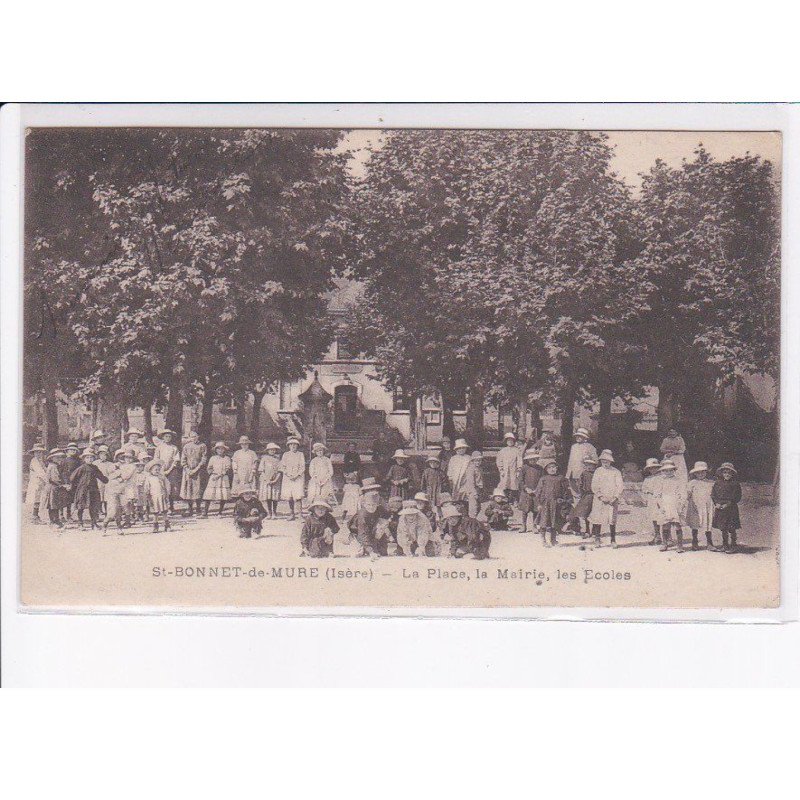 SAINT-BONNET-de-MURE: la place, la mairie, les écoles - très bon état