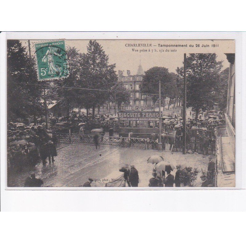 CHARLEVILLE: tamponnement du 28 juin 1911, vue prise à 7h 1/2 du soir, biscuit pernot - état