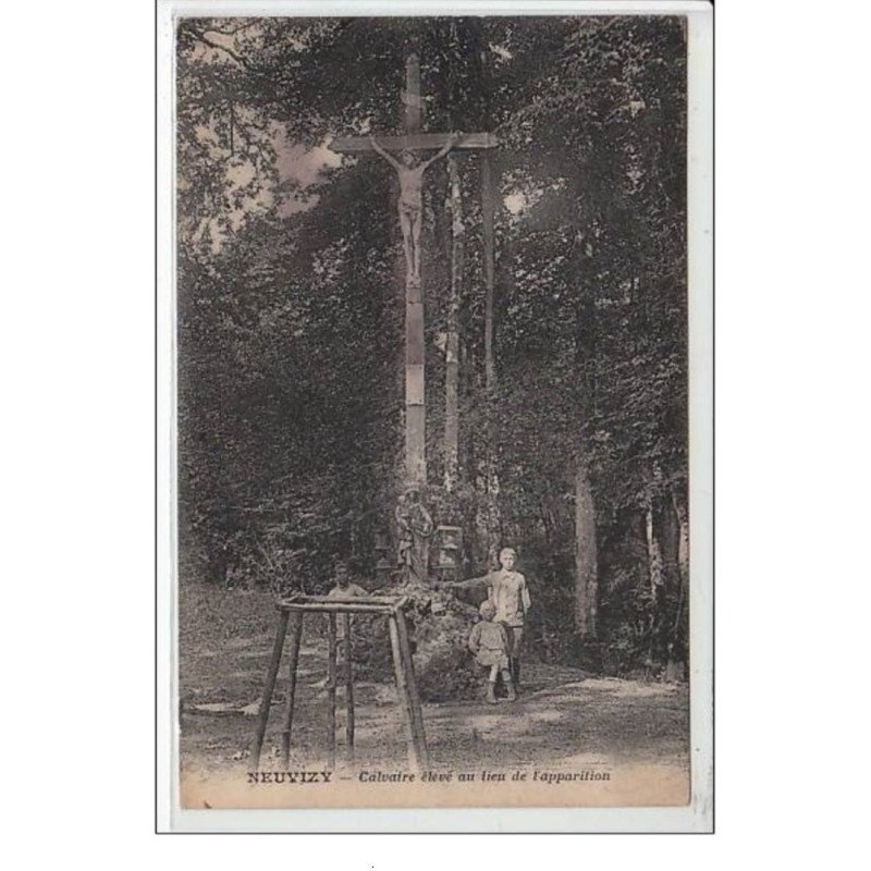 NEUVIZY : calvaire élevé au lieu de l'apparition - très bon état