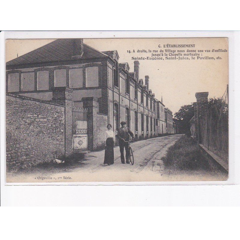 ORGEVILLE: l'établissement à droite, la rue du village nous donne une vue d'enfilade - très bon état