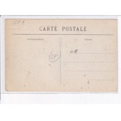 ORGEVILLE: l'établissement à droite, la rue du village nous donne une vue d'enfilade - très bon état