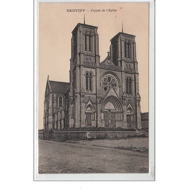 NEUVIZY : façade de l'église - très bon état