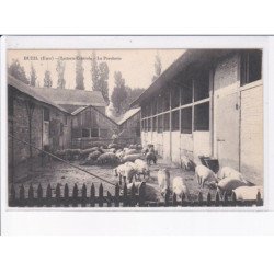 BUEIL: laiterie centrale, la porcherie, cochons - très bon état