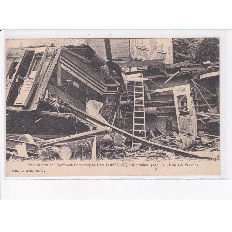 BERNAY: déraillement de l'express de cherbourg en gare, 1910, débris de wagons - très bon état