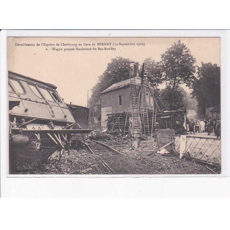 BERNAY: déraillement de l'express de cherbourg en gare de bernay 1910, wagon projeté - très bon état