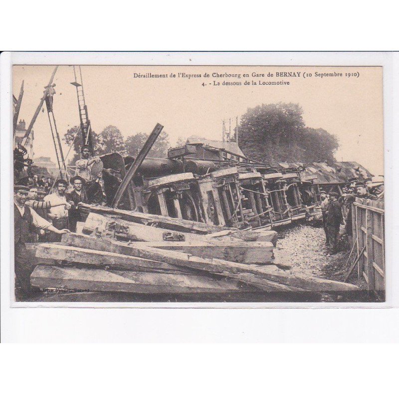 BERNAY: déraillement de l'express de cherbourg en gare de bernay 1910, dessous de locomotive - très bon état