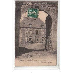 NEUVIZY : le château; porte d'entrée - très bon état