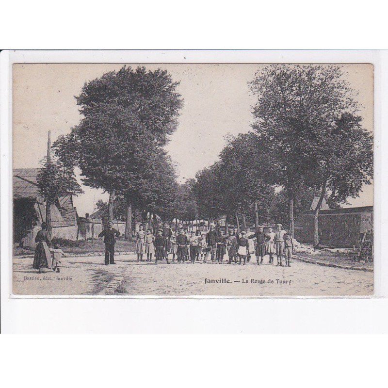 JANVILLE: la routr de toury - très bon état