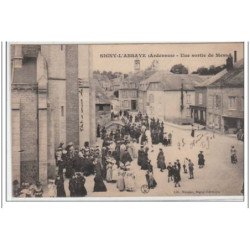 SIGNY L'ABBAYE : une sortie de messe - très bon état