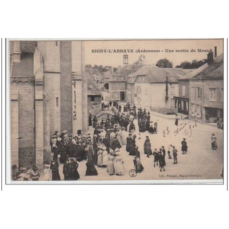 SIGNY L'ABBAYE : une sortie de messe - très bon état