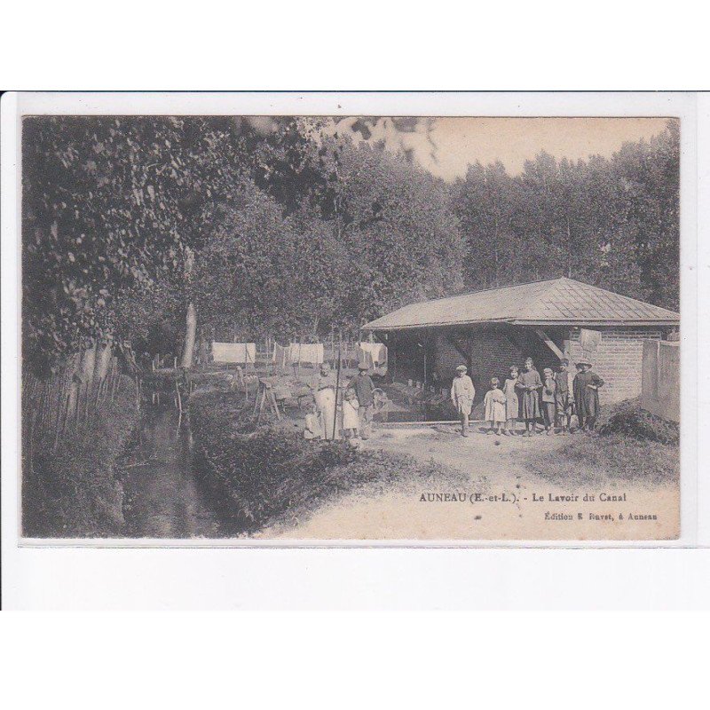 AUNEAU: le lavoir du canal - très bon état