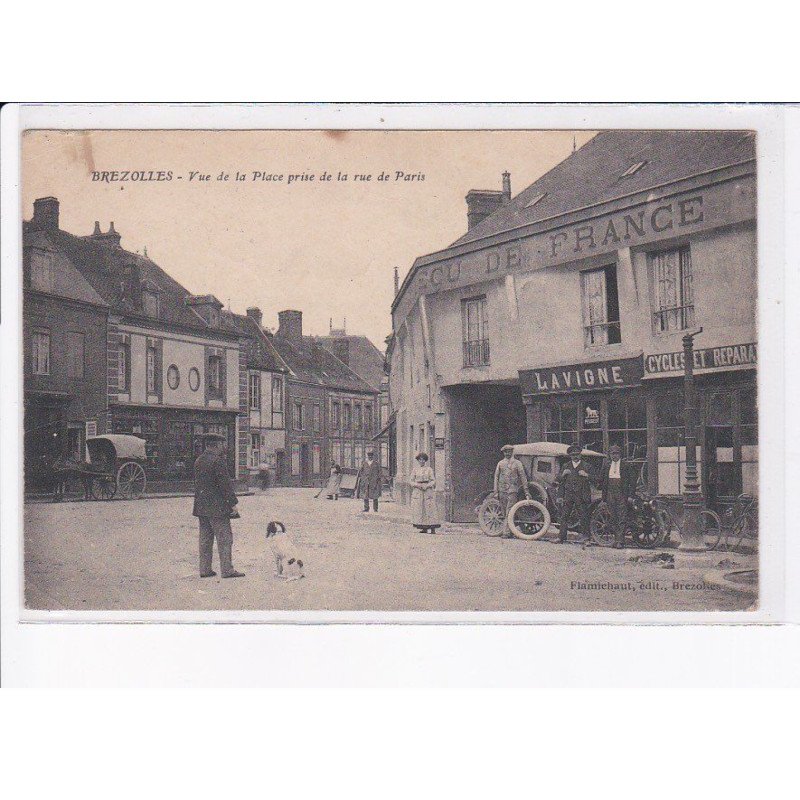 BREZOLLES: vue de la place prise de la rue de paris - très bon état