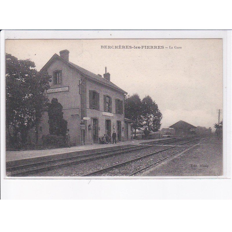 BERCHERES-les-PIERRES: la gare - très bon état