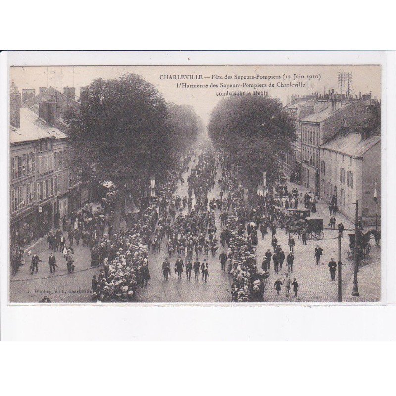 CHARLEVILLE: fête des sapeurs-pompiers 1910 l'harmonie des sapeurs-pompiers conduisant le défilé - très bon état