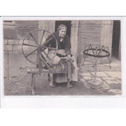 ARDENNES: la spouleuse, vieille femme préparant les bobinnes pour le tissage - très bon état