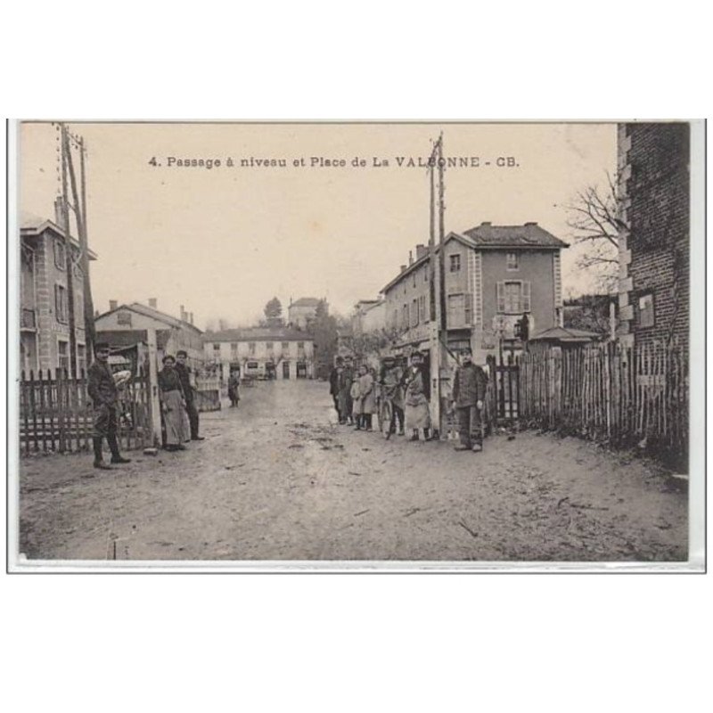 LA VALBONNE : passage à niveau et place - très bon état