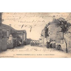 VERNEUIL LE CHATEAU - La Mairie - La Route de Richelieu - très bon état