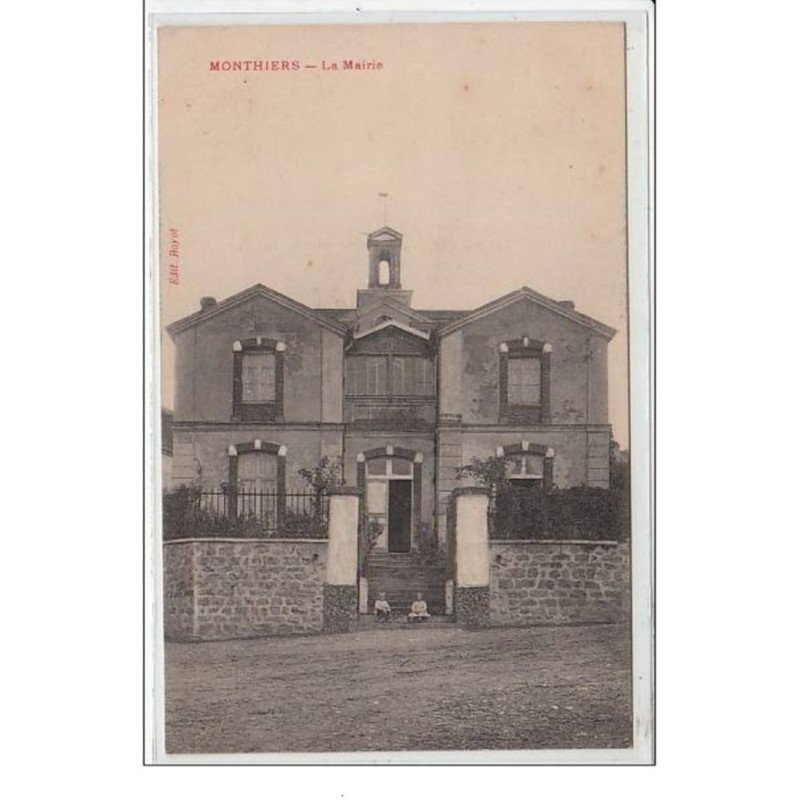 MONTHIERS : la mairie - très bon état