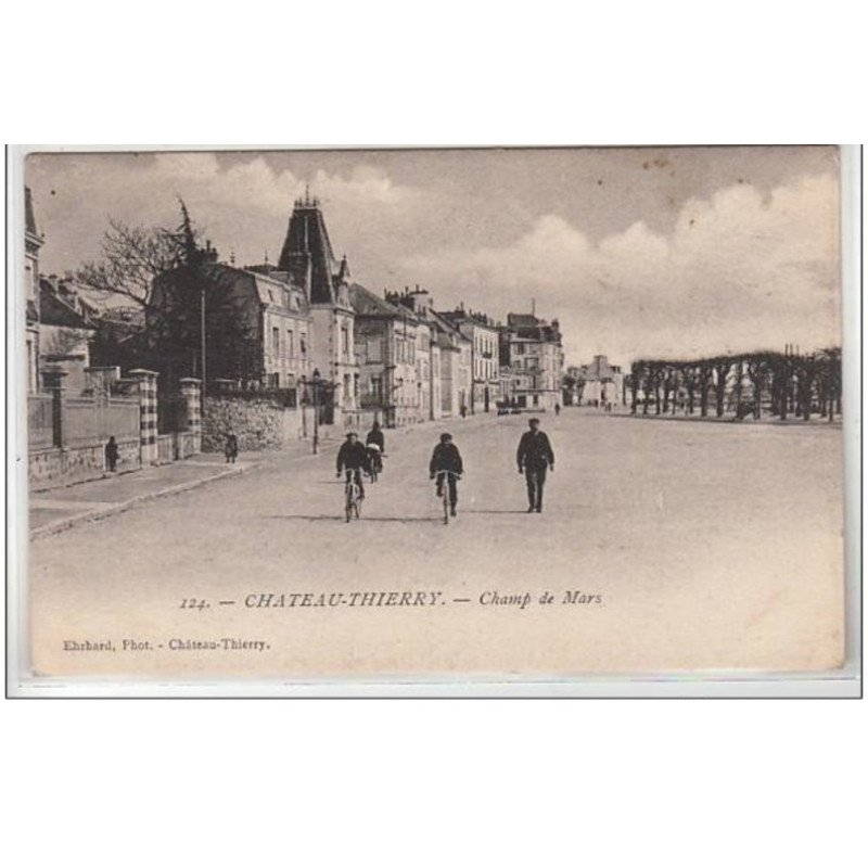 CHATEAU THIERRY : champ de Mars - très bon état