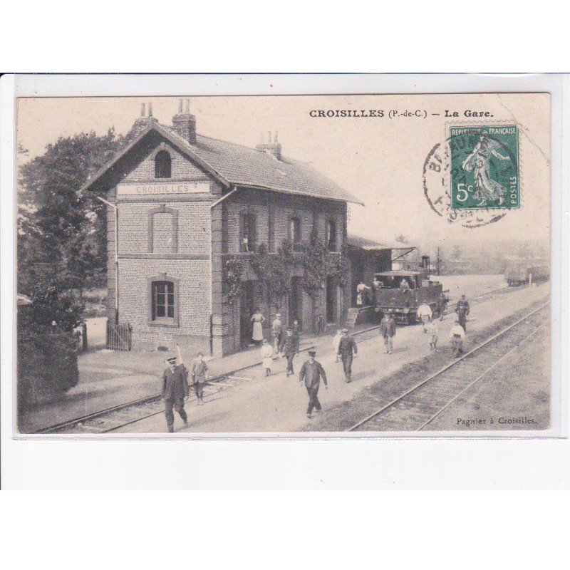 CROISILLES: la gare, locomotive - état