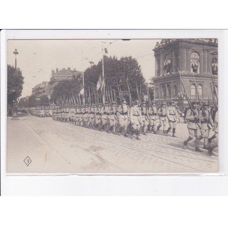 LE HAVRE: défilé militaire - très bon état