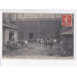 LE CHAMBON-FEUGEROLLES: poste gendarmes allant partir de l'usine claudinon pour une patrouille, grèves - état