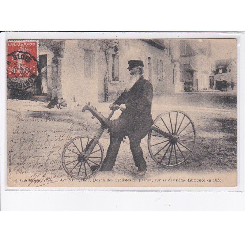 INDRE ET LOIRE: le père gallou, doyen des cyclistes de france, sur sa draisième fabriquée en 1830 - état