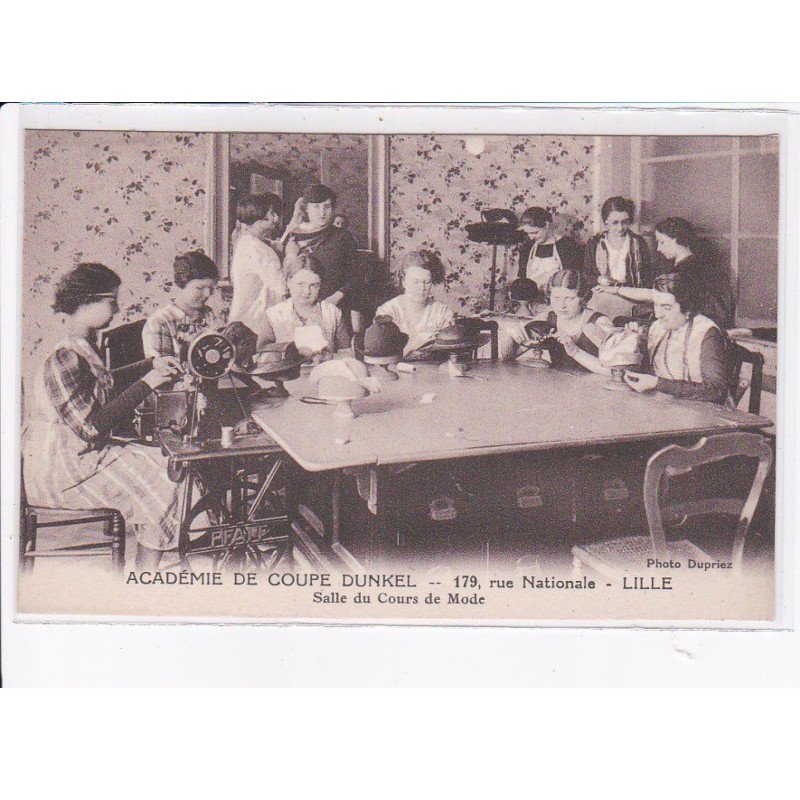 LILLE: académie de coupe dunkel salle du cours de mode - très bon état