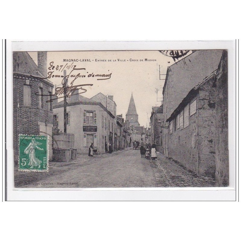 MAGNAC-LAVAL : entrée de la ville, croix de mission - tres bon etat