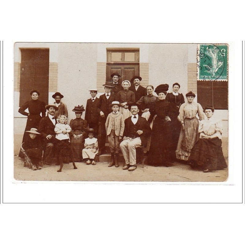 ALLIER - ARFEUILLES - CARTE PHOTO Photo de famille - très bon état