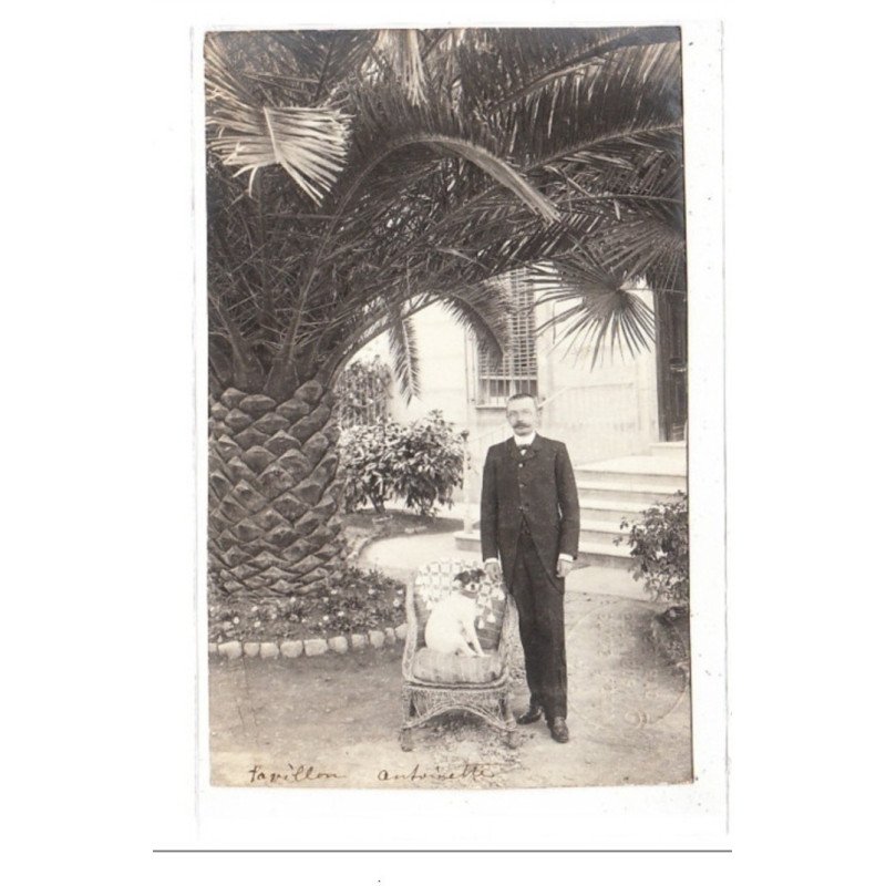 NICE - CARTE PHOTO - Pavillon Antoinette - Homme et son chien dans le jardin - très bon état