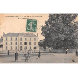 SAINT YRIEIX - Le Gros Orme de la Place des Hors et la Gendarmerie - très bon état